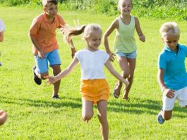 Jeux d’extérieur amusants à jouer en famille