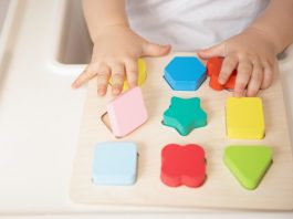 Comment présenter des jouets adaptés à Montessori ?