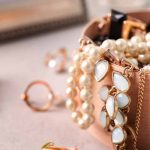 Des-bijoux-fantaisies-pour-être-belle-et-rayonnante-à-la-rentrée